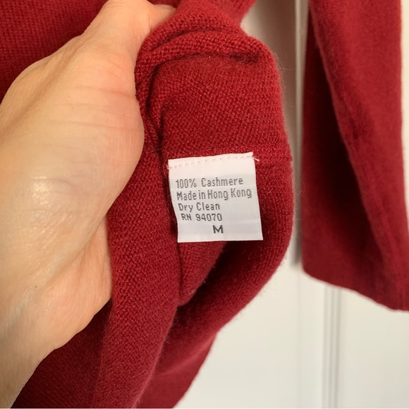 Three Dots red 100% cashmere v-neck sweater, size medium - Picture 6 of 8